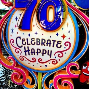 NEW 2026 STARBUCKS DISNEYLAND 
70TH ANNIVERSARY PINK AND SILVER 
COFFEE TUMBLER